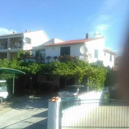 Valo's Nyaraló Tribalj