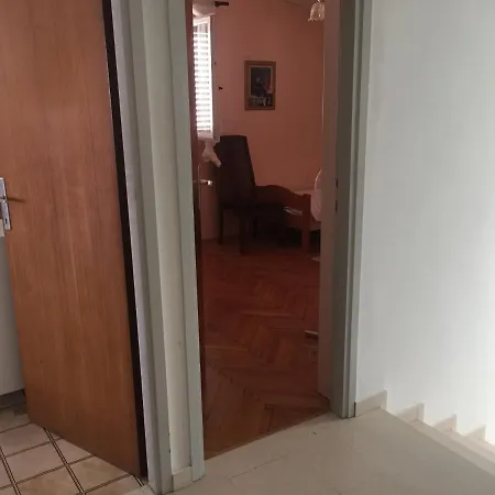 Nyaraló Valo's *